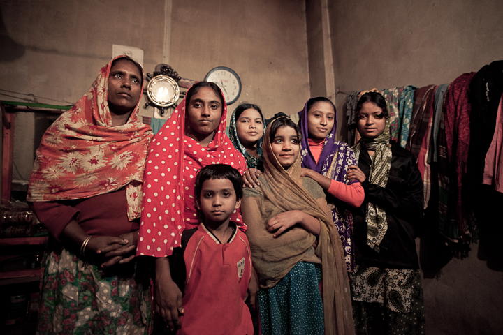 Bangladesh_een_groepje_kledingarbeidsters.jpg