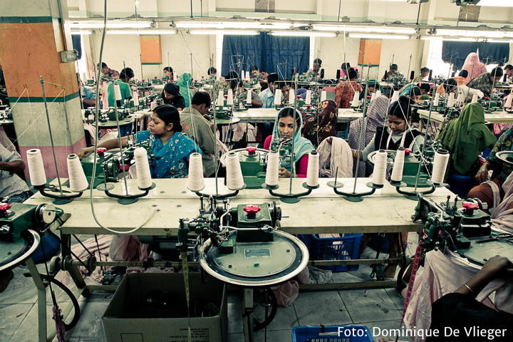 Bangladesh_werknemers_in_een_kledingatelier.jpg